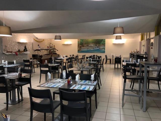 Logis Hotel Le Clos Saint Loup Bram Exteriör bild