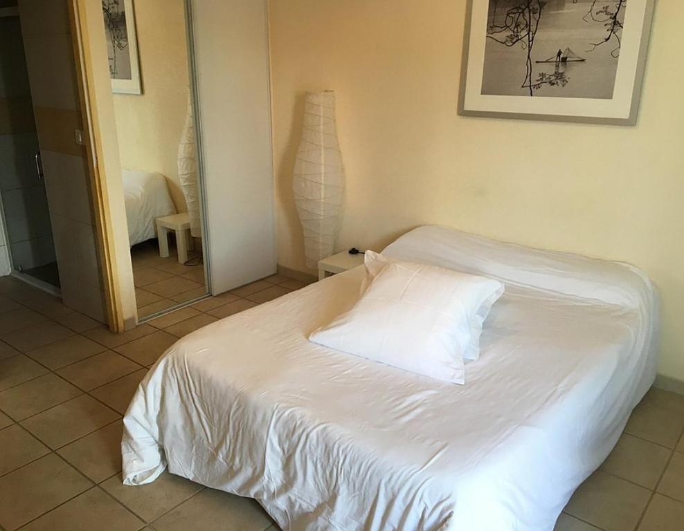 Logis Hotel Le Clos Saint Loup Bram Exteriör bild