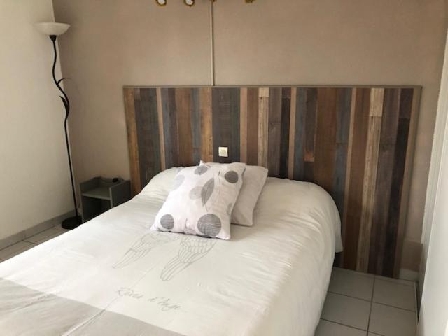 Logis Hotel Le Clos Saint Loup Bram Exteriör bild